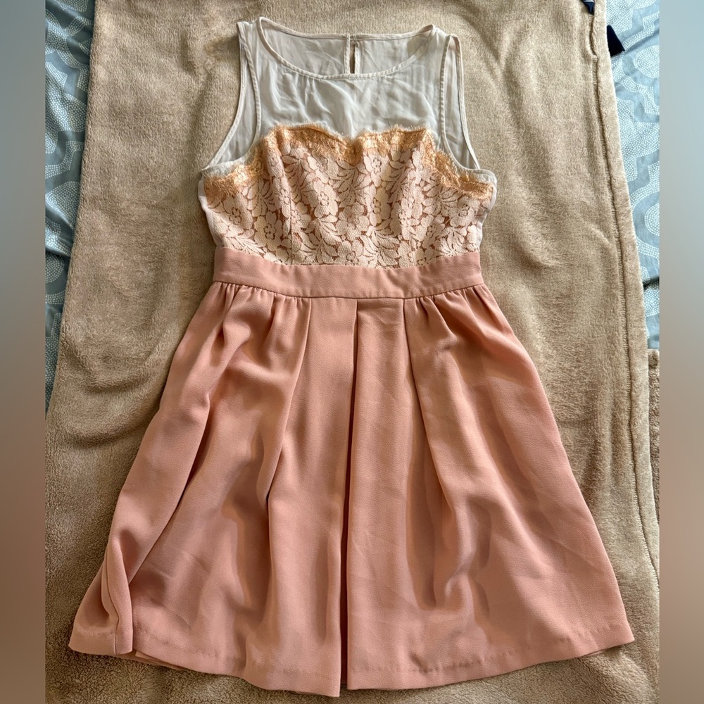 Chic Lace Bodice Mini Dress in Pink